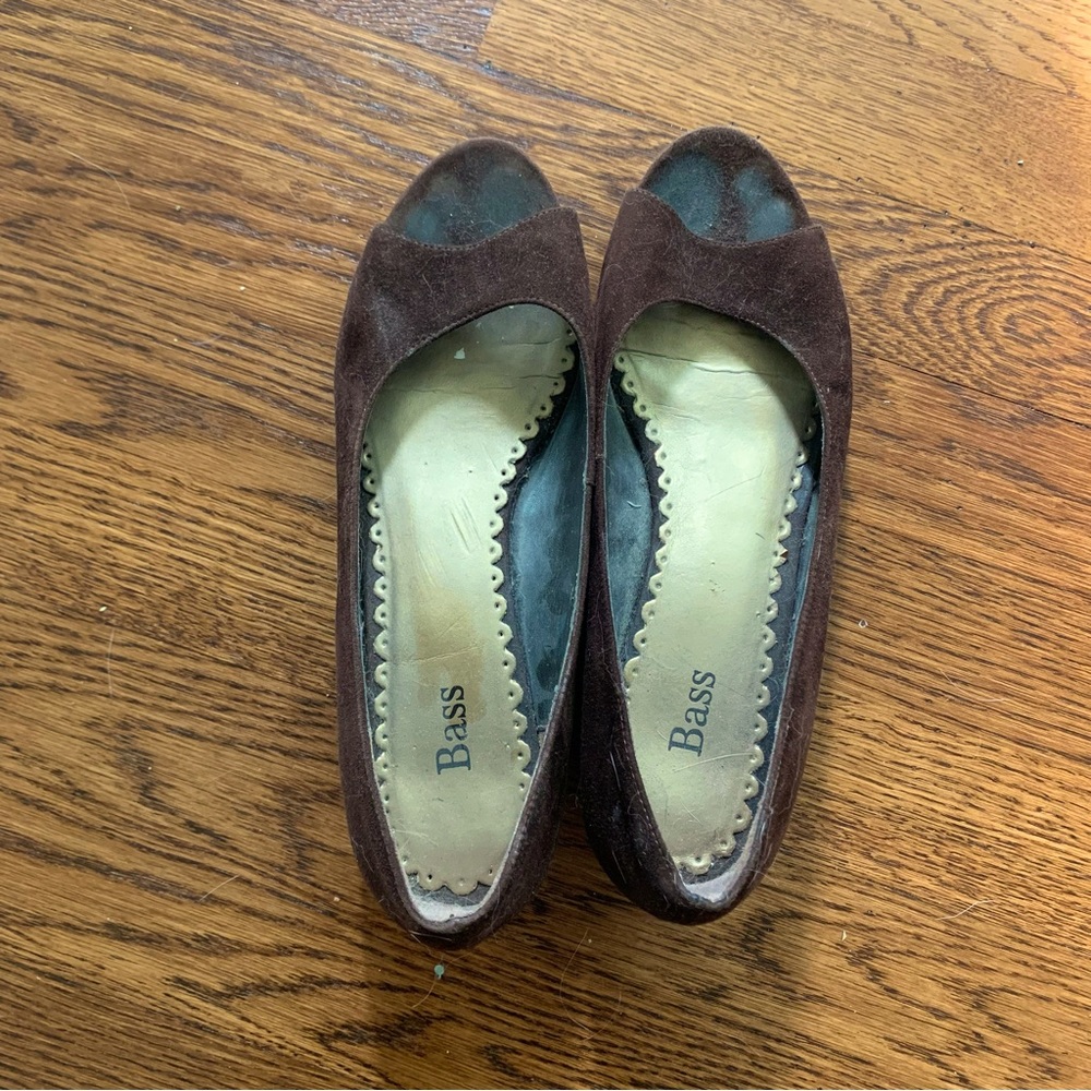 Bass sueded leather peep toe shoes